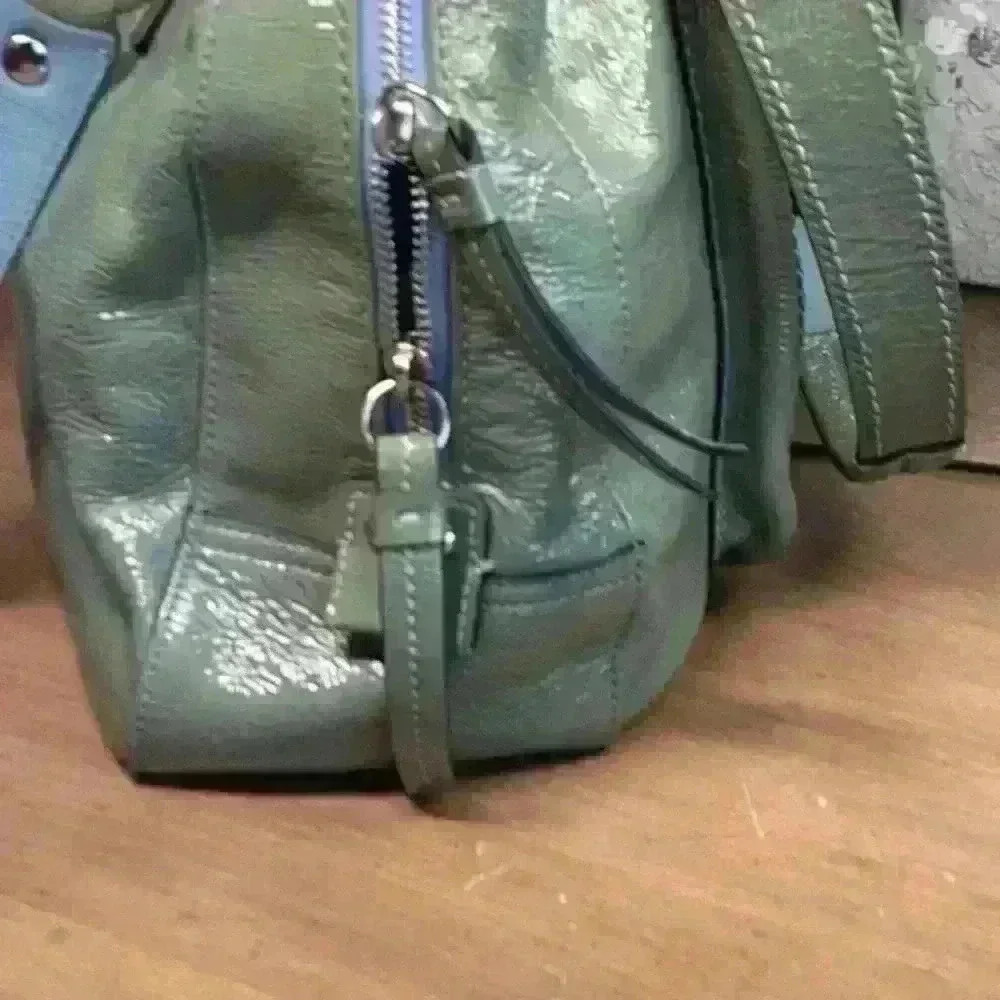 Coach Glossy Green Shoulder Bag with Blue Accents - Picture 11 of 16